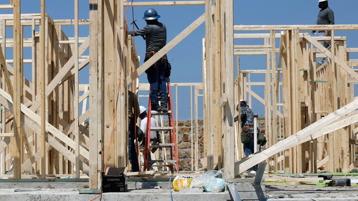 美国8月新屋开工降至127.5万套：独栋住宅反弹，却掩不住完工量骤降